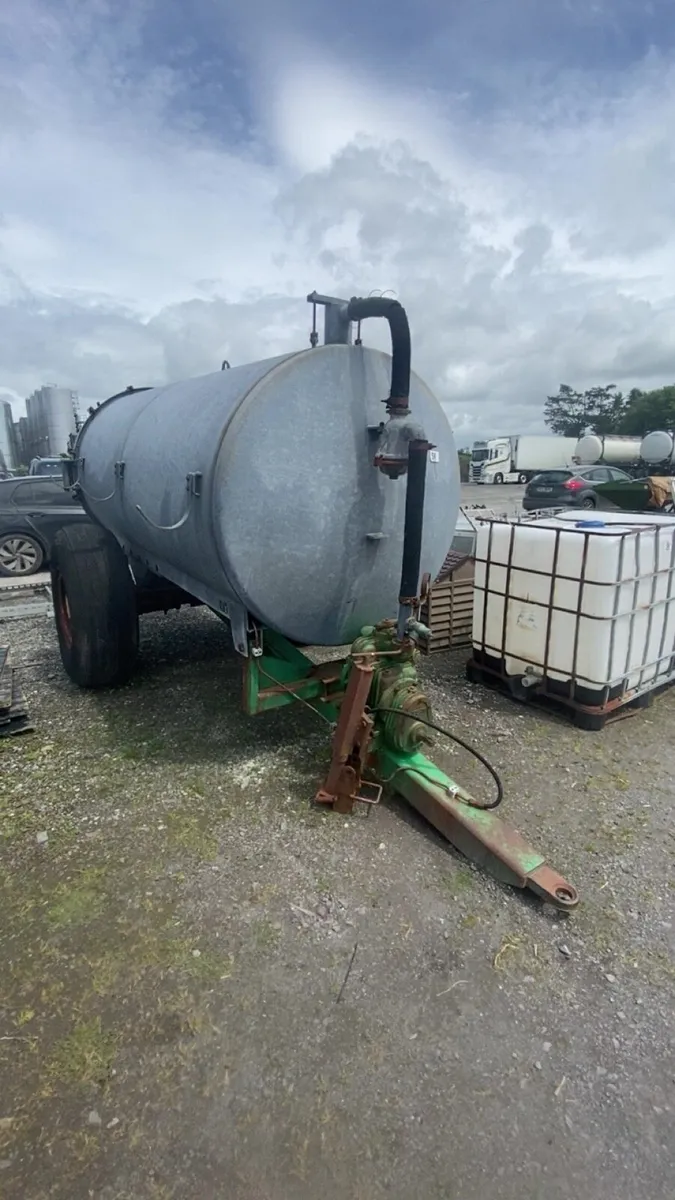 1300 gallon slurry tank - Image 1