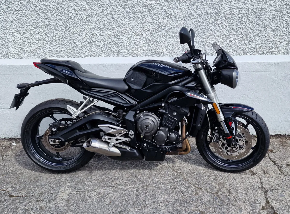 Street Triple S x3 @ Doyles Athlone - Image 1