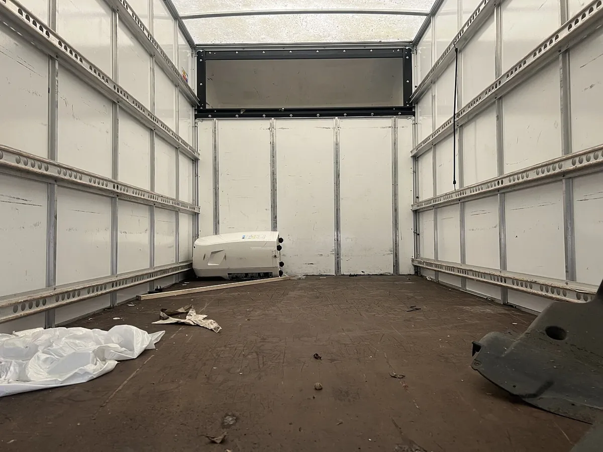 2020 Volkswagen Crafter Luton Box Van - Image 2