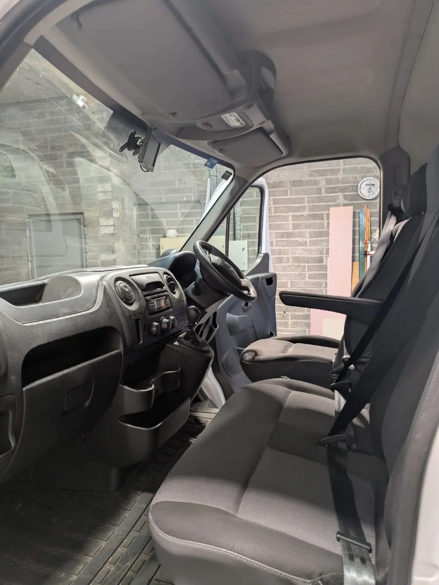 Nissan NV400 2019 L3 H2 -Excellent Condition - Image 2