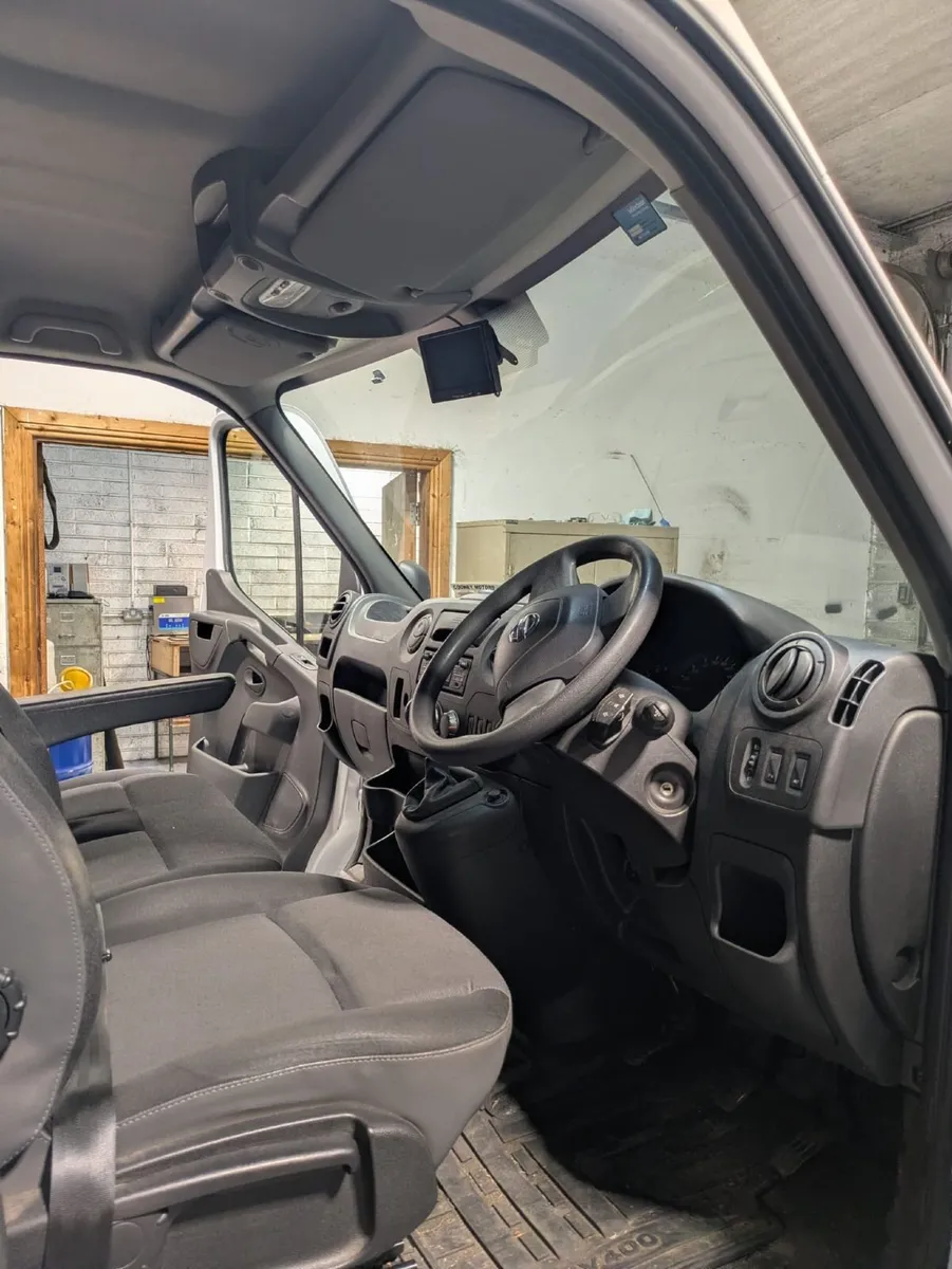 Nissan NV400 2019 L3 H2 -Excellent Condition - Image 3