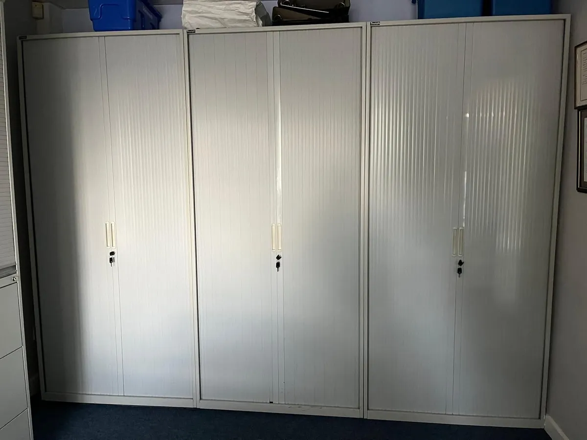Office furniture - Image 1