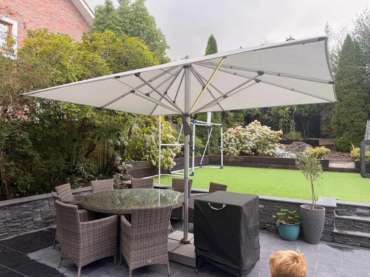 Parasol - Image 1