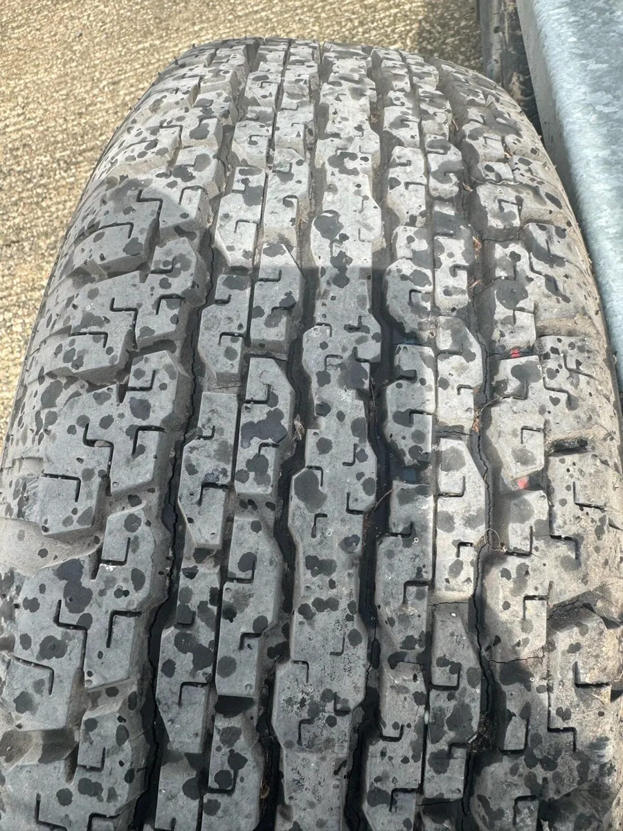 265/70 R16  112S tyre complete with Rim - Image 3