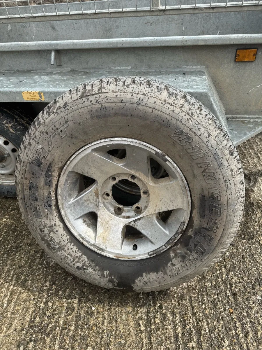 265/70 R16  112S tyre complete with Rim - Image 4
