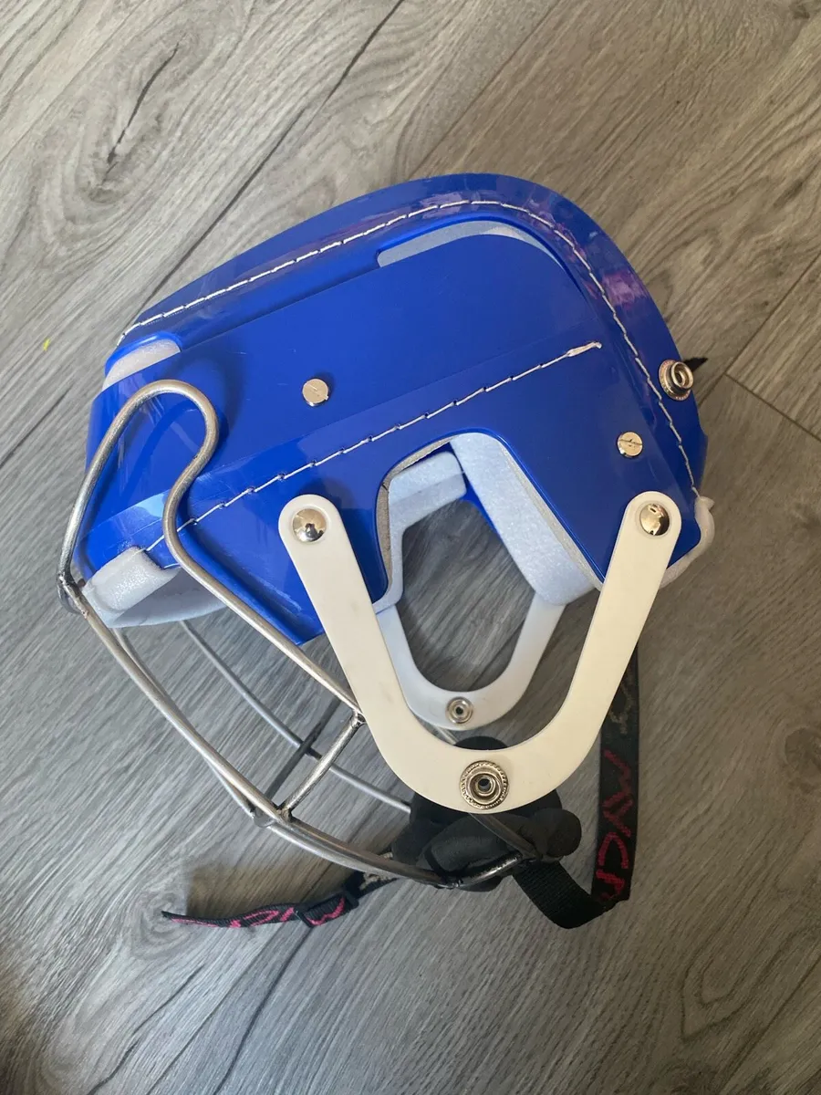 Hurling helmet - Image 2