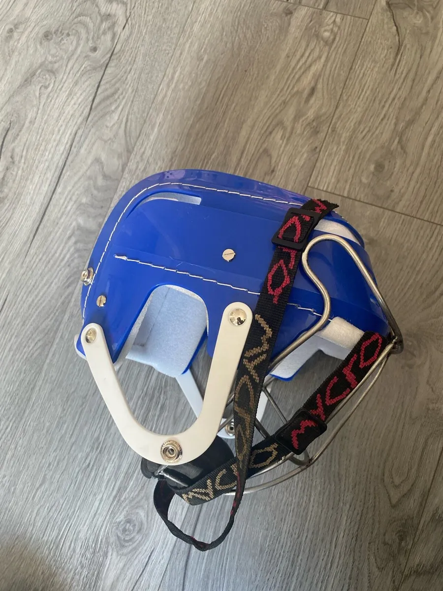 Hurling helmet - Image 4