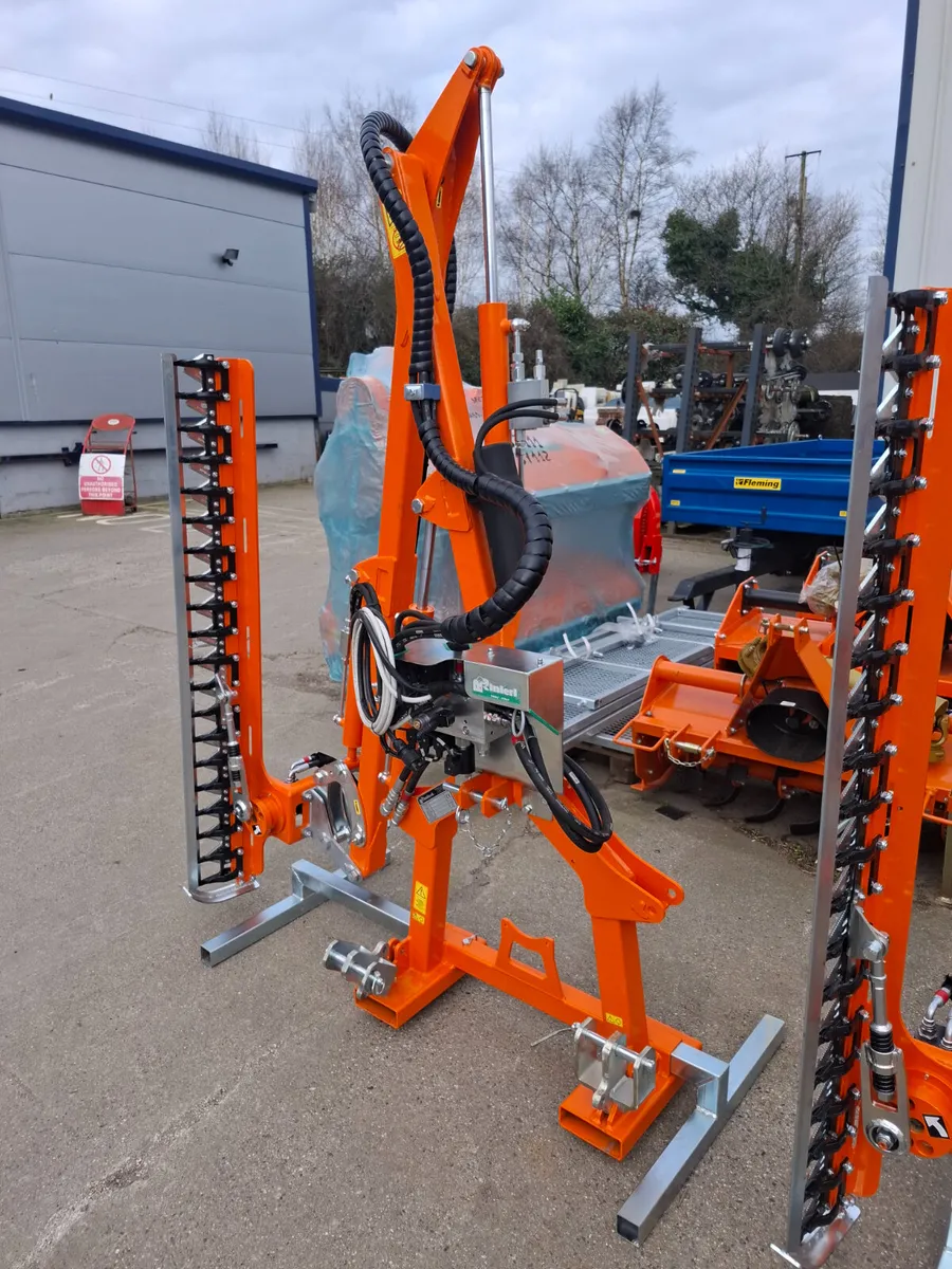 Rinieri BRM 150 fingerbar hedge trimmer - Image 4