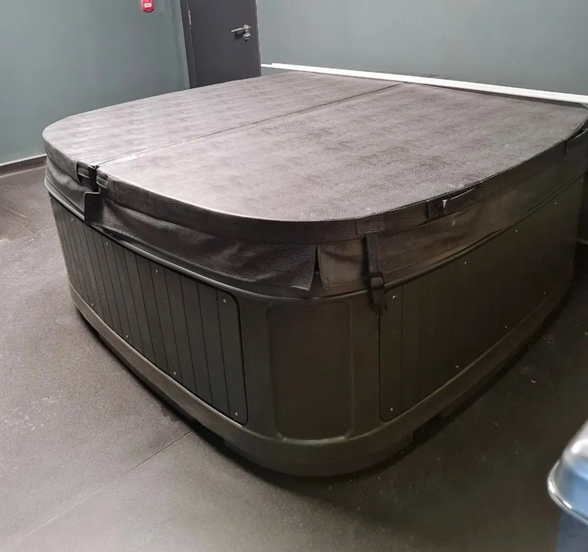 RotoSpa DuraSpa S380 Hot Tub Jacuzzi Dark Grey Excellent Condition - Image 2