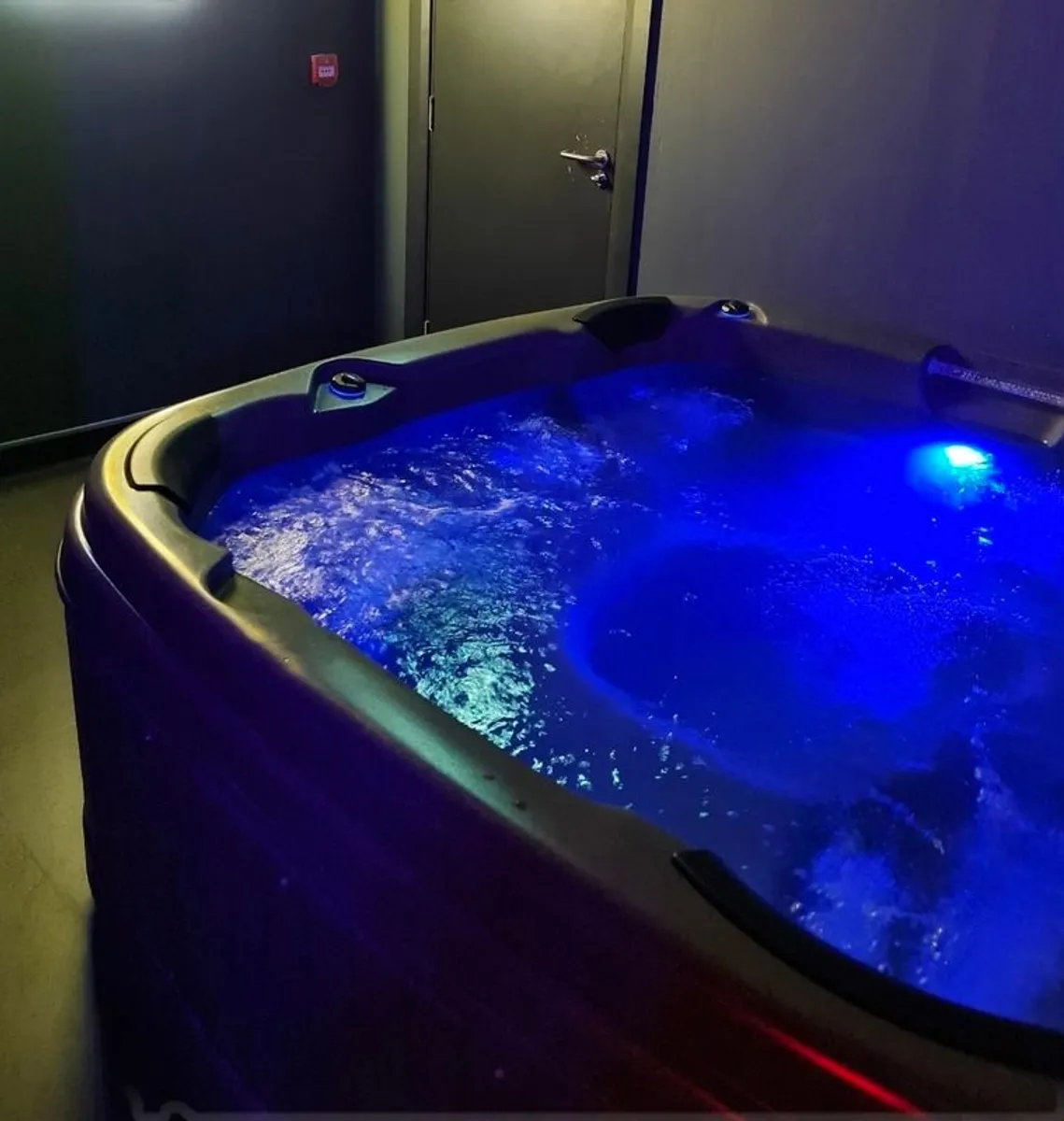 RotoSpa DuraSpa S380 Hot Tub Jacuzzi Dark Grey Excellent Condition - Image 3