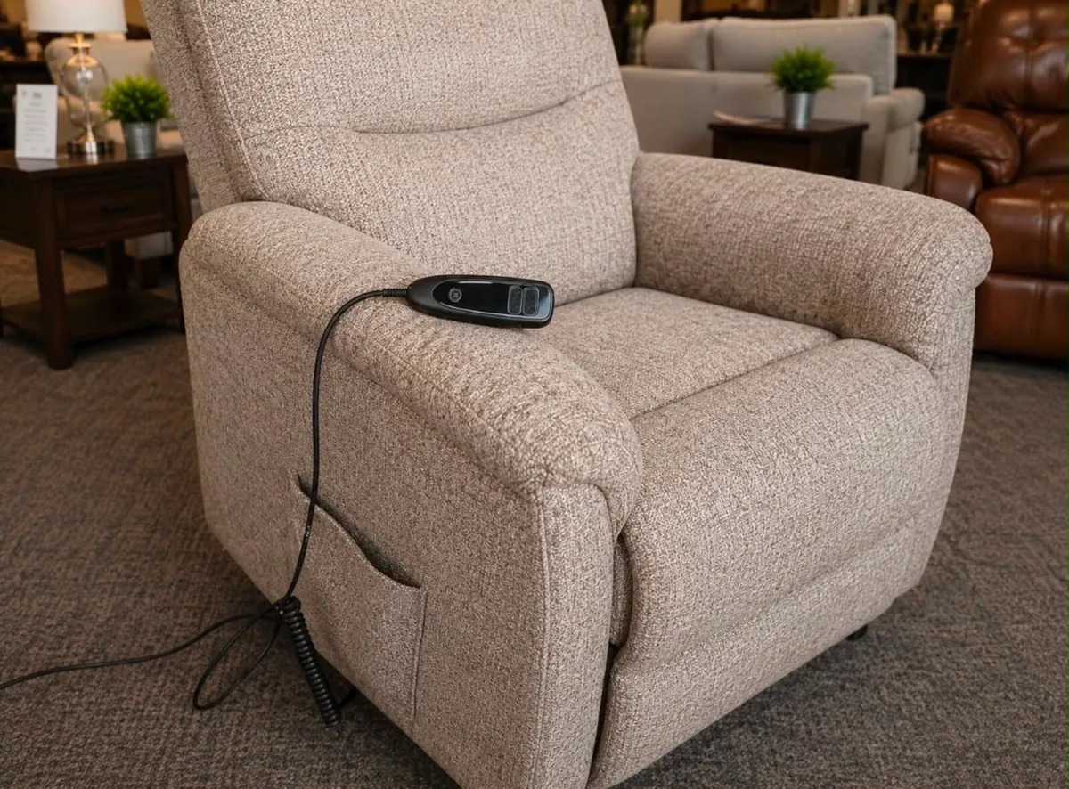 Luxury electric rise chair - Image 1