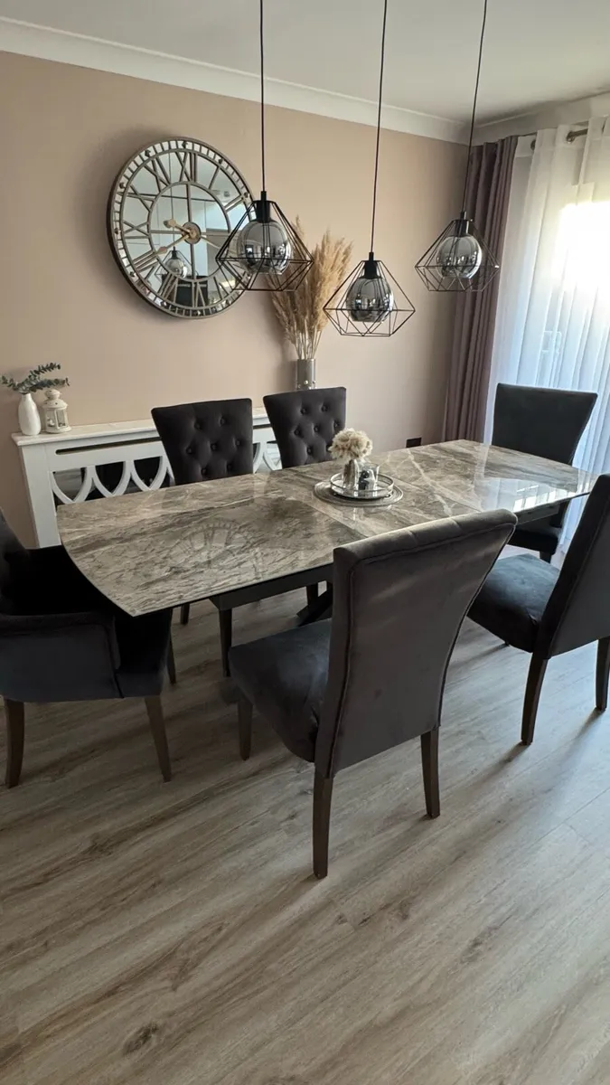 Dinning table - Image 1