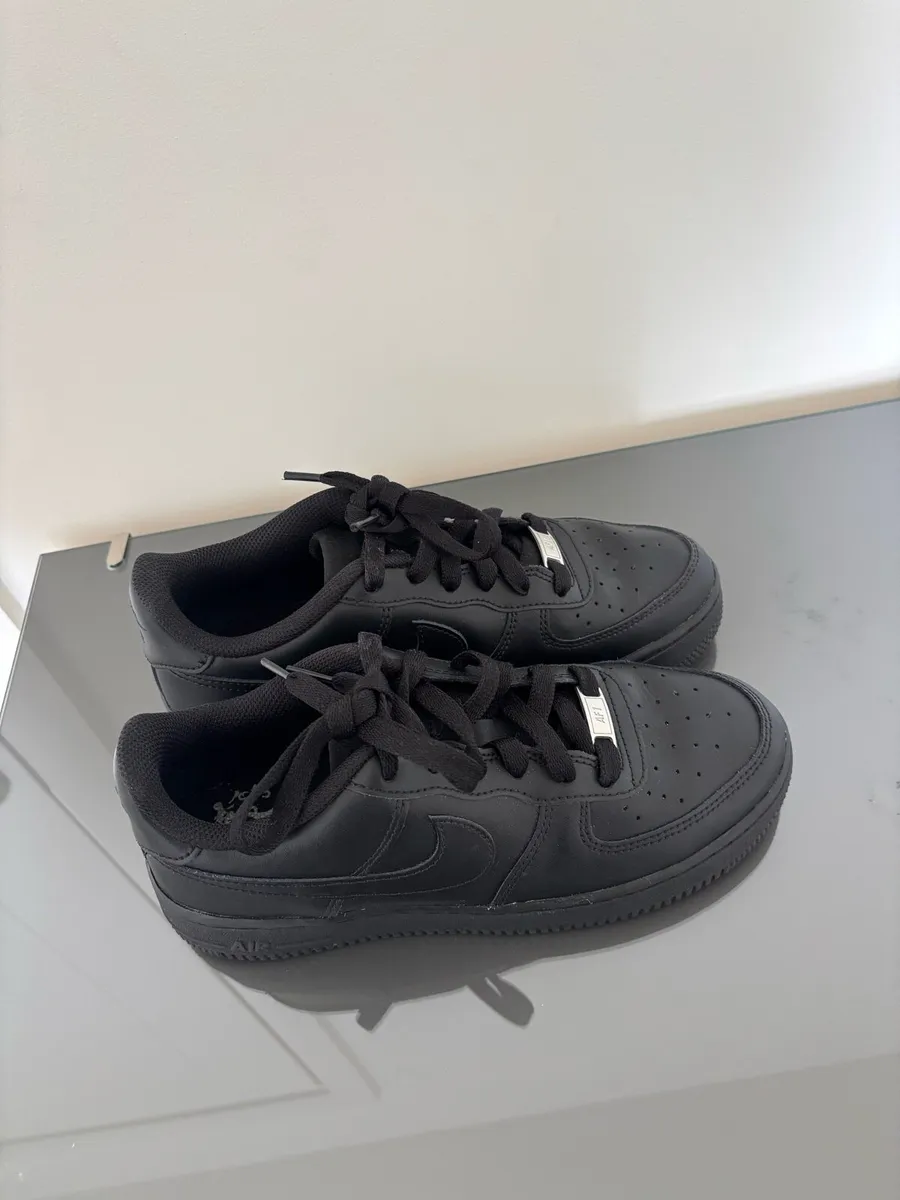 Nike Airforce 1 Low Black Trainers - Image 1