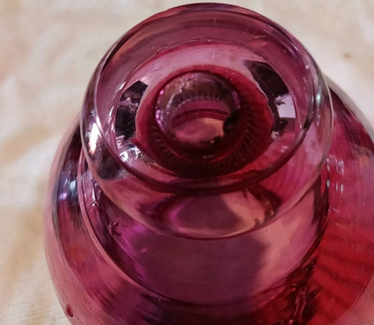 Heavy footed cranberry bowl - Image 4