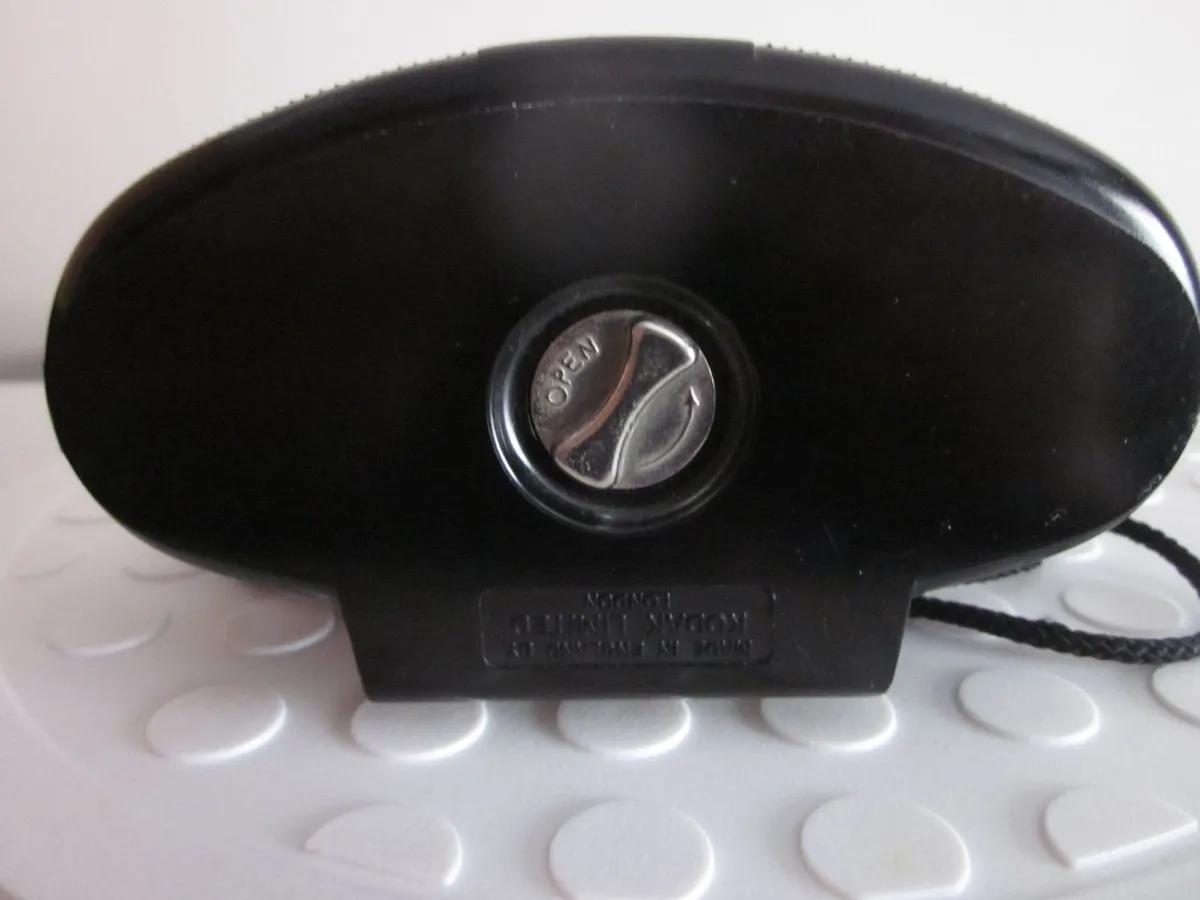 Kodak Brownie 127 Camera with Dakon Lens - Image 4