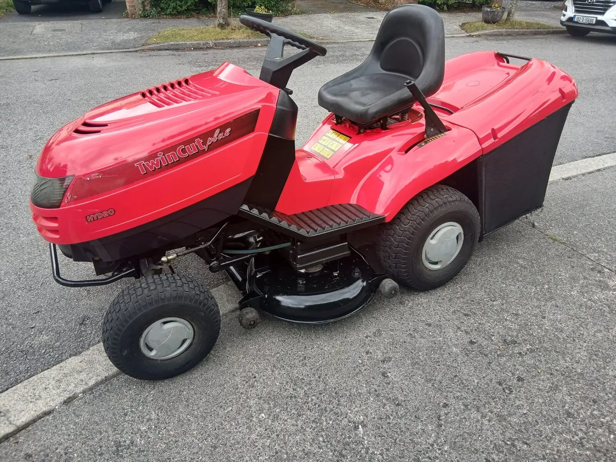 Ride on lawnmower - Image 2