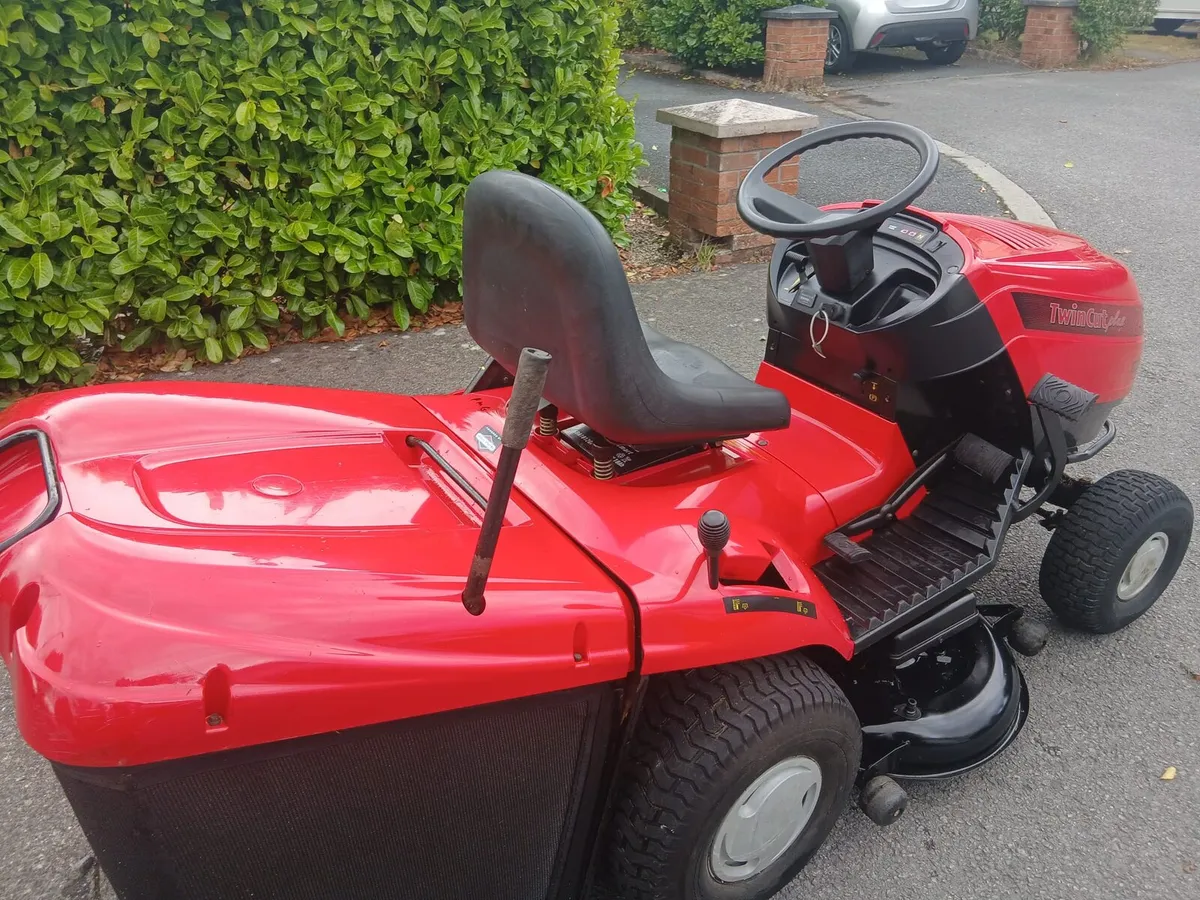 Ride on lawnmower - Image 3