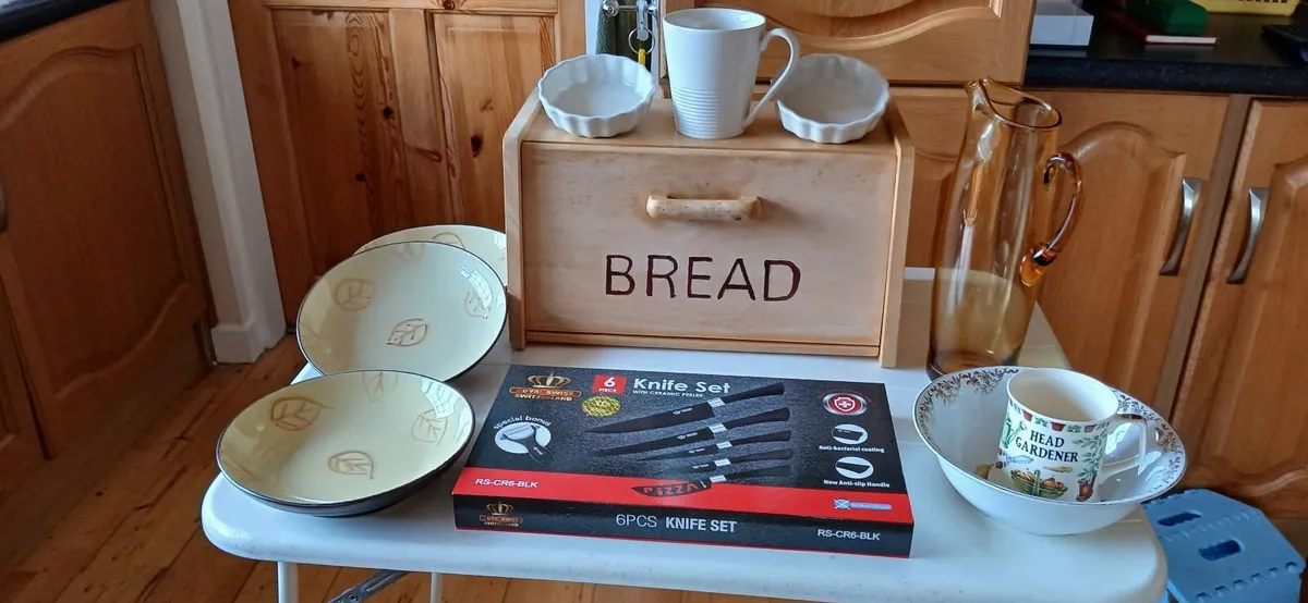 BREAD  BIN.KNIFE SET. LOVELY tall Jug - Image 3