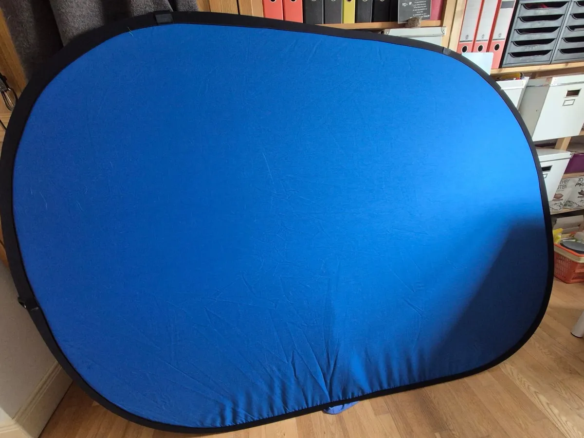 Foldable pop-up green/ blue screen in a bag - Image 1