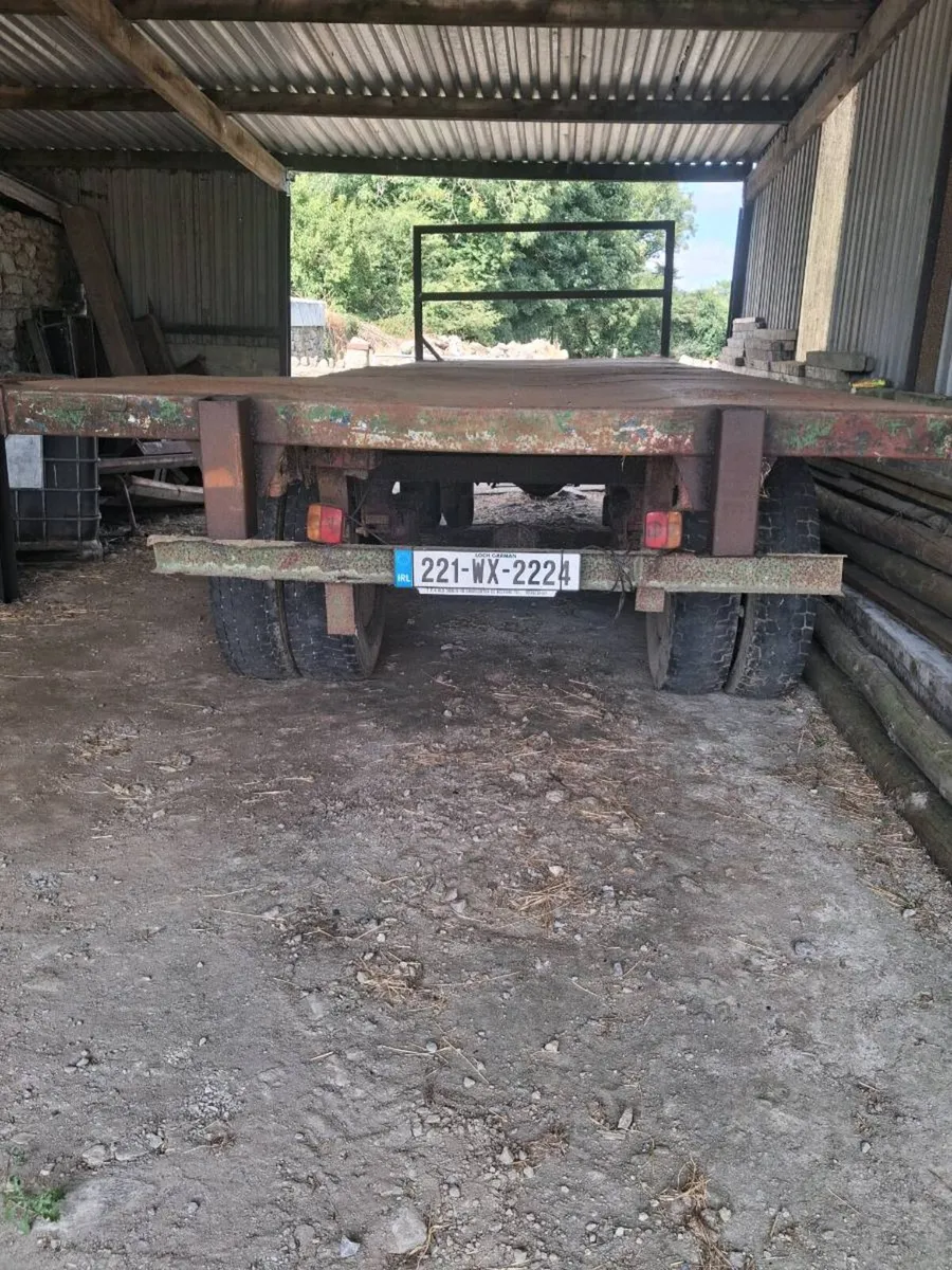 Bale trailer - Image 1