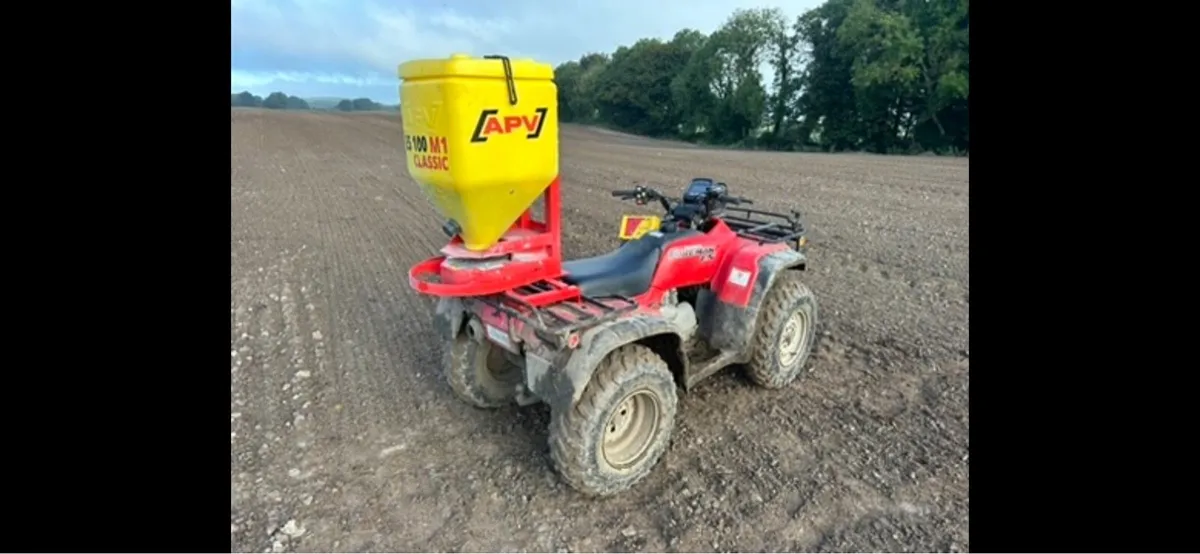 Slug pellet spreading