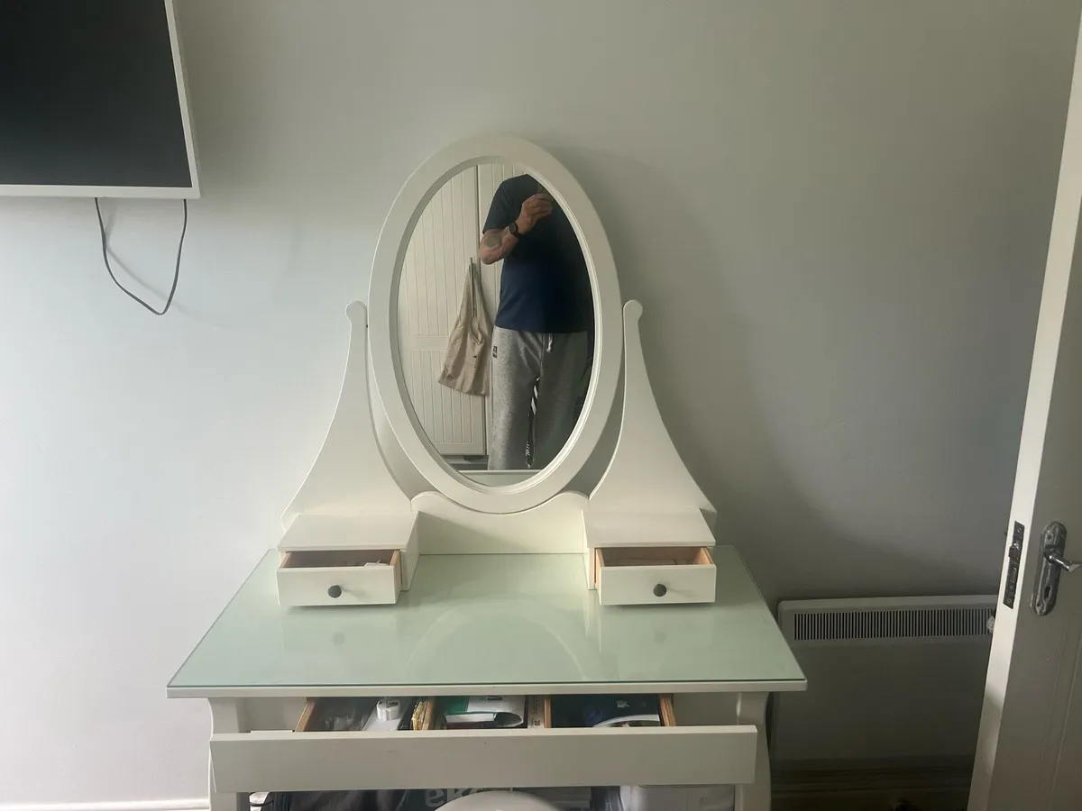Dressing table - Image 1