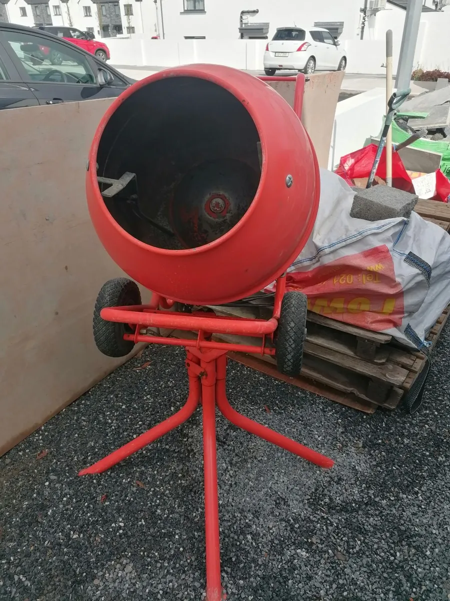 Concrete mixer - Image 1