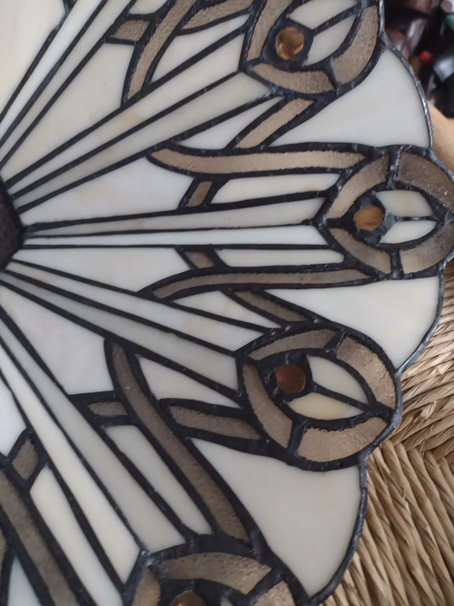 Tiffany lamp shade - Image 1