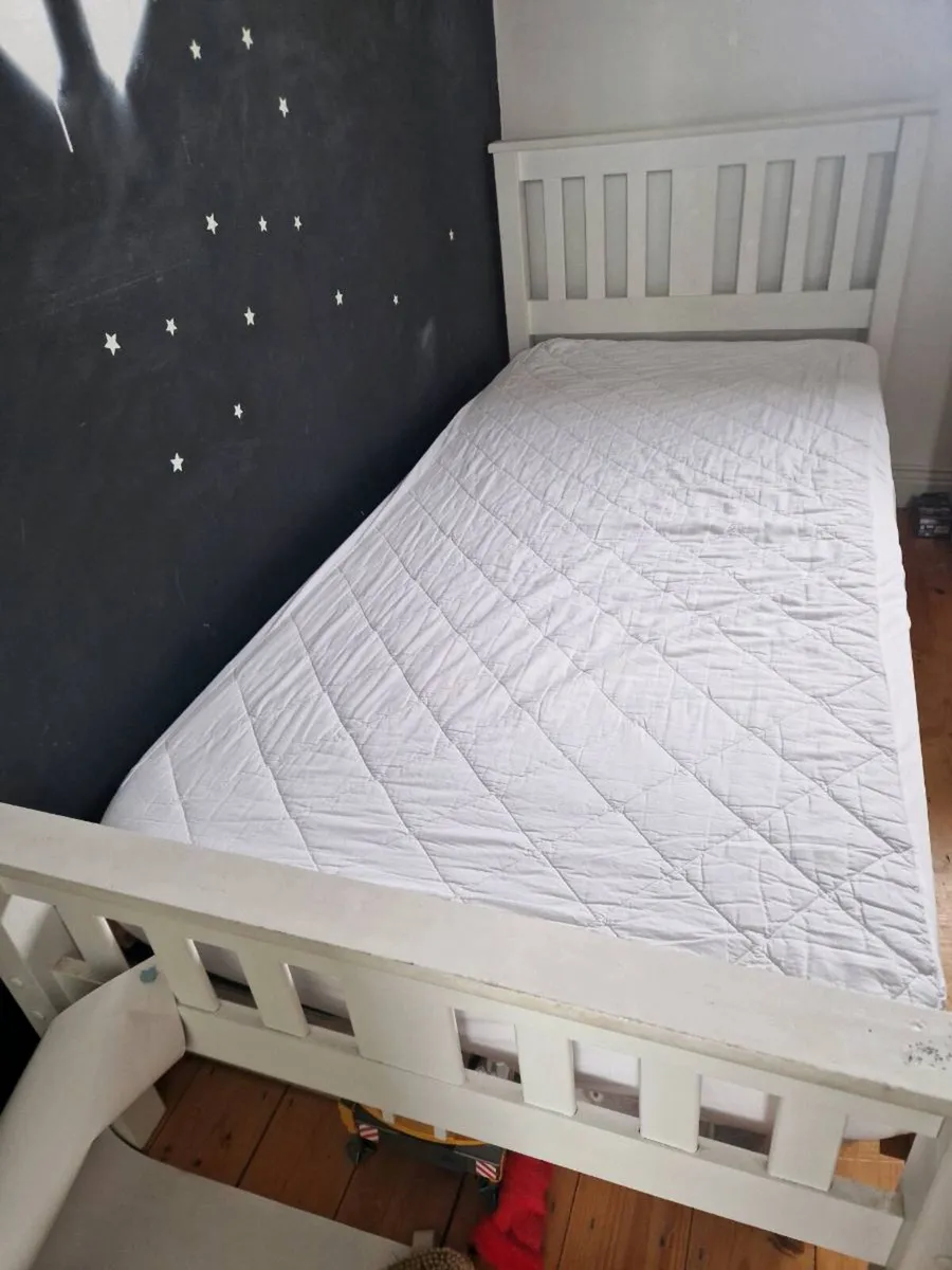 Single bed - Image 2