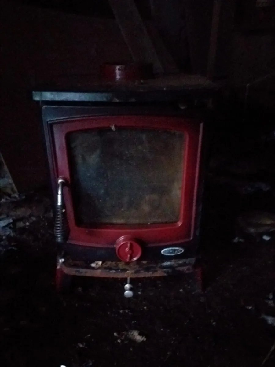 2 stoves and flues - Image 1