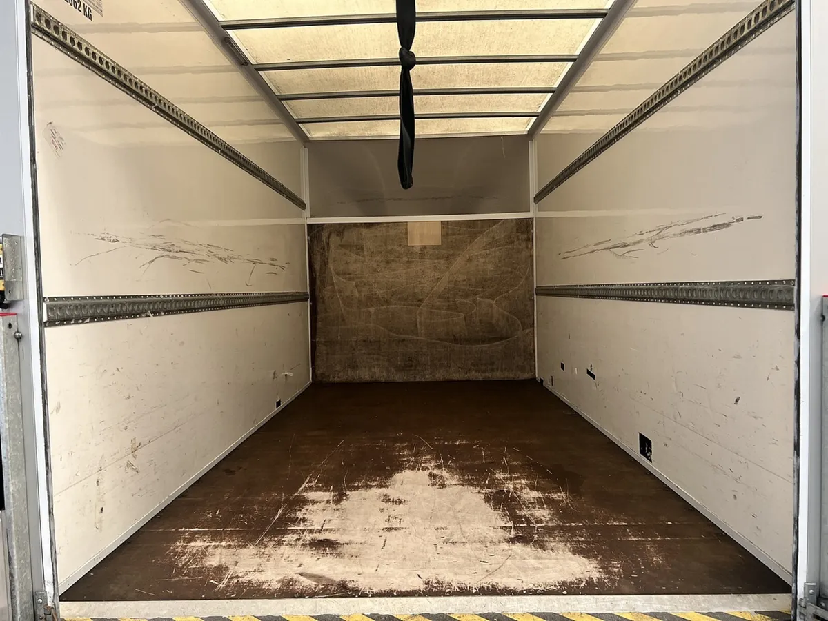 2021 Iveco Daily Luton Box Van - Image 3