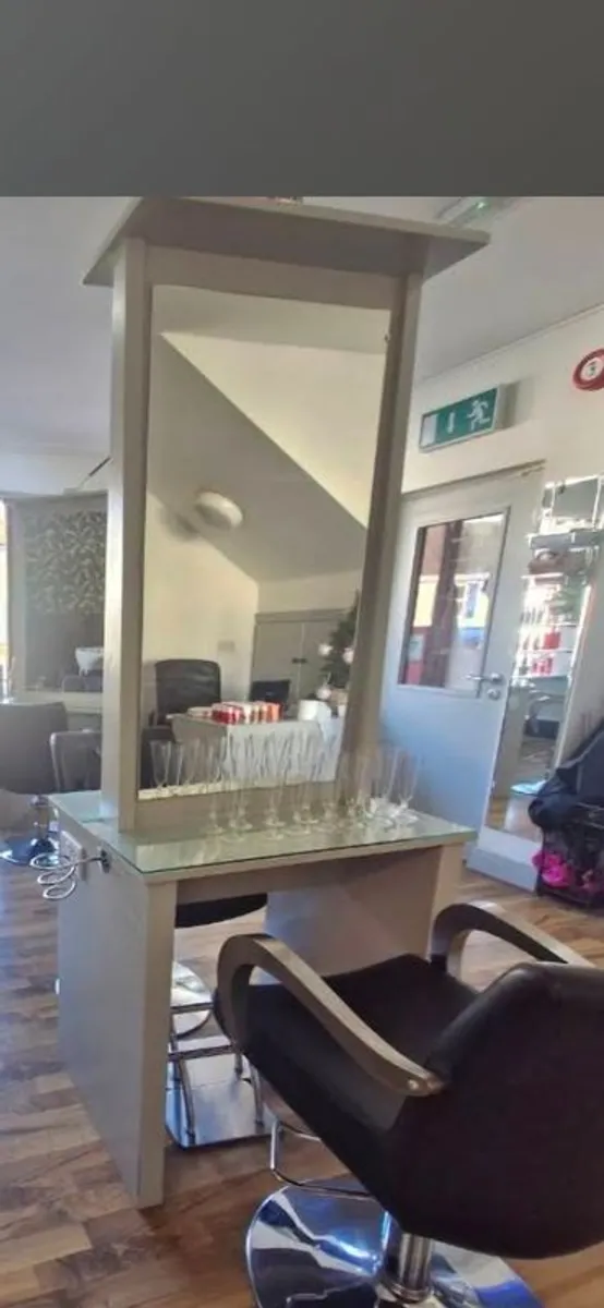 Salon Double sided mirror unit - Image 1