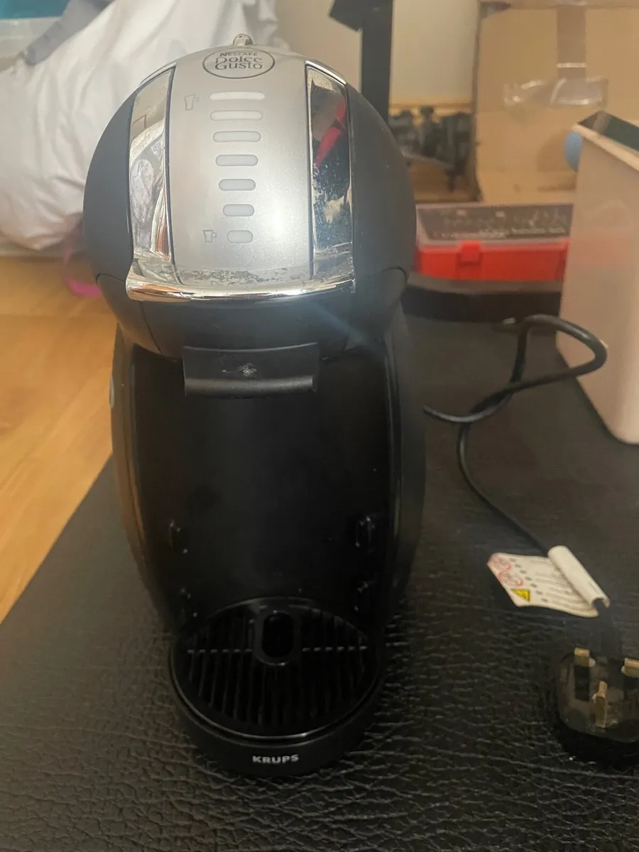 Nescafé Dolce Gusto coffee machine - Image 1