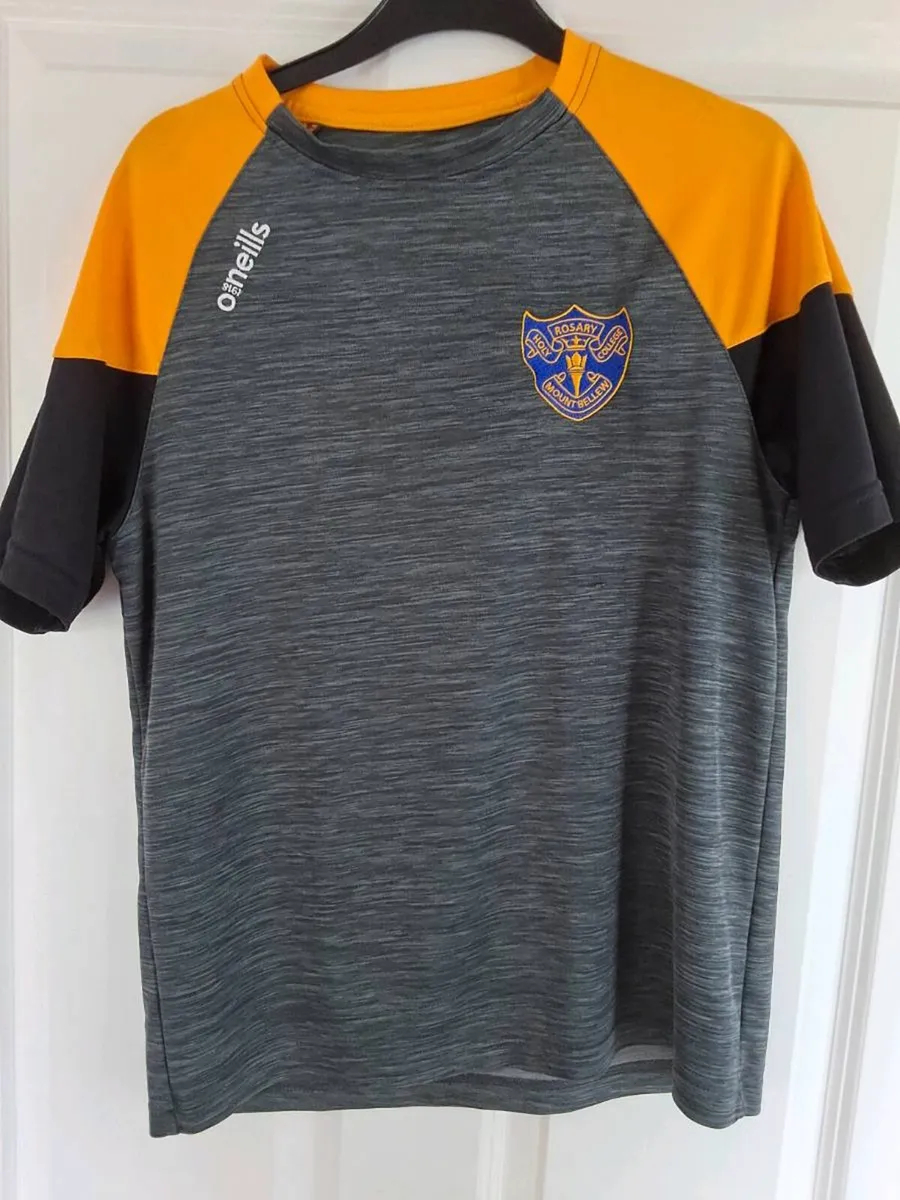 School uniform - Image 2