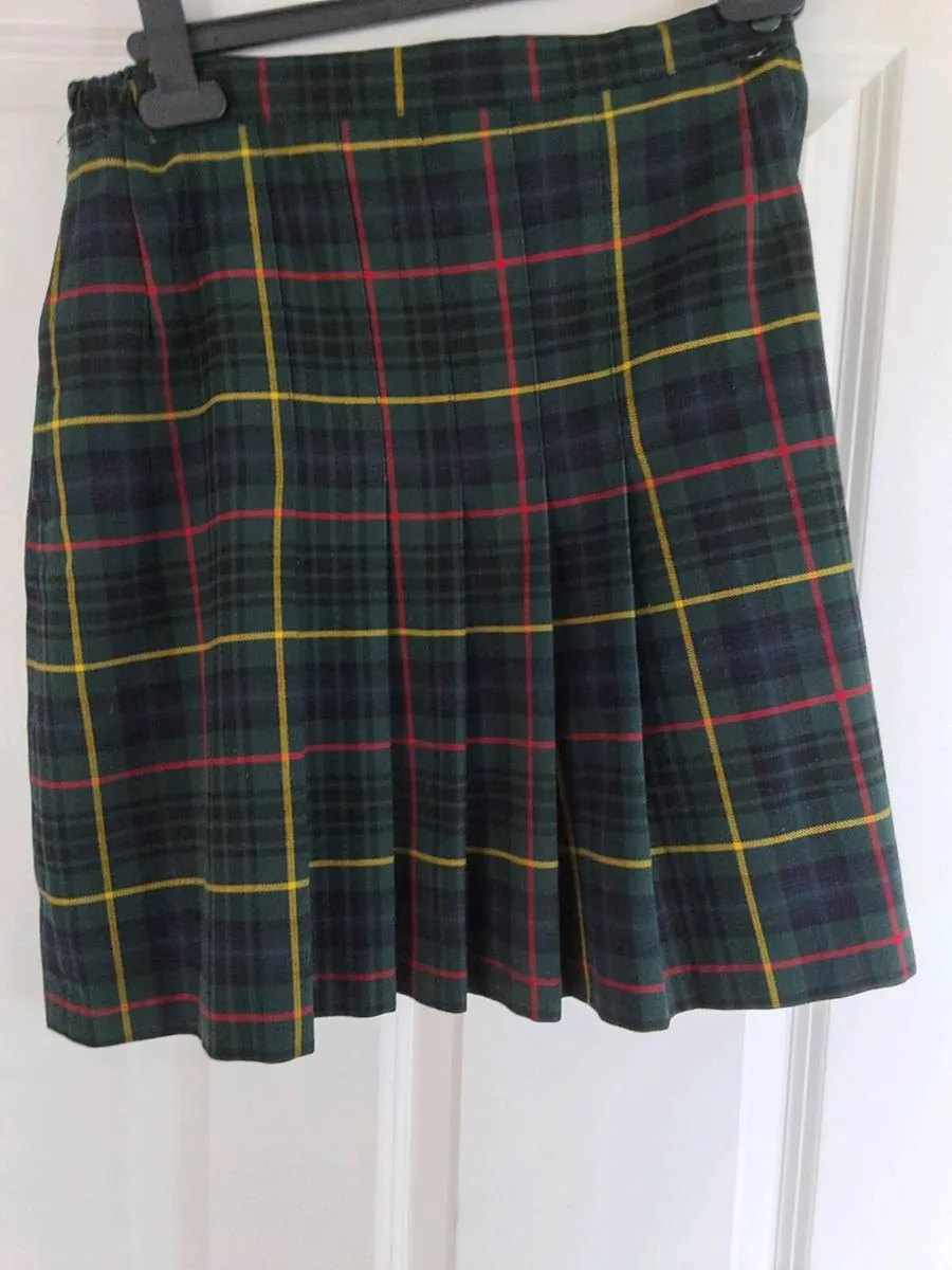 School uniform - Image 3