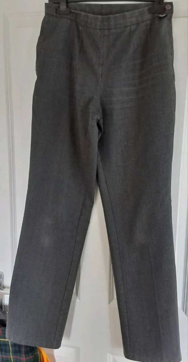 School uniform - Image 4
