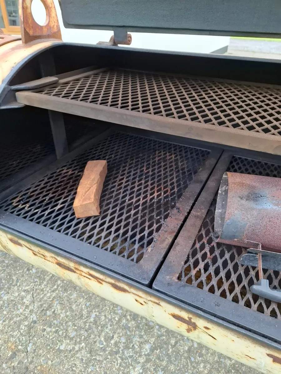 Commerical Texas BBQ off set smoker. - Image 4