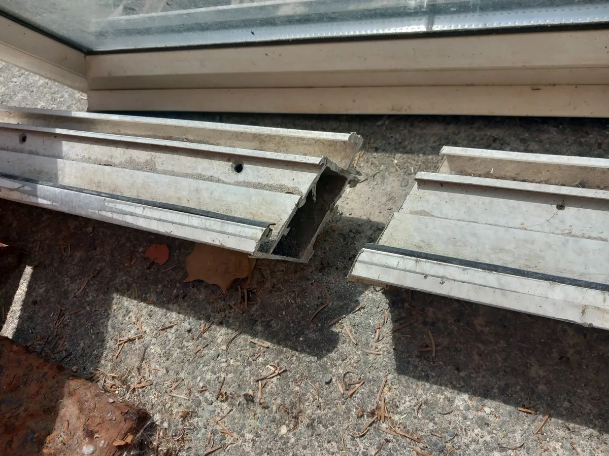 Outside door - Image 2