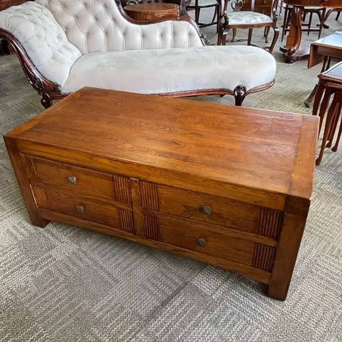 Beautiful solid oak coffee table with 4 drawers - Image 1