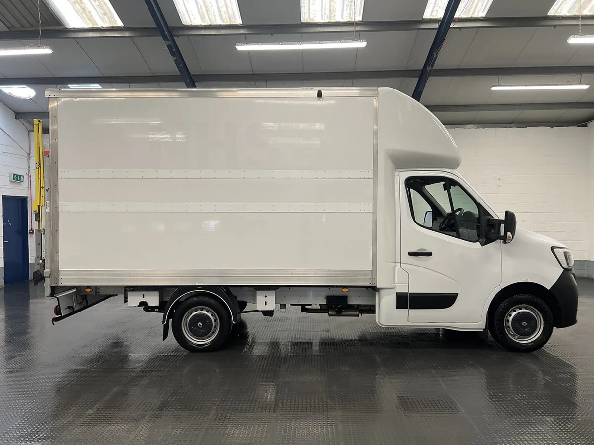 2020 Renault Master Luton Box Van - Image 1