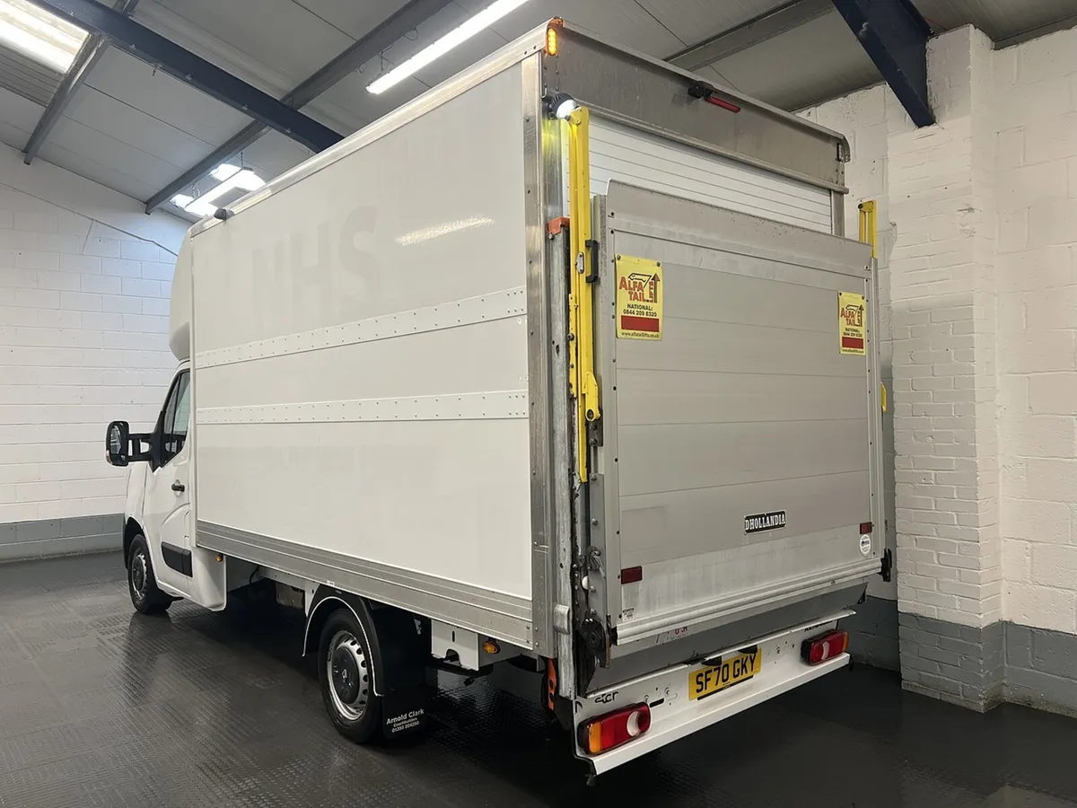 2020 Renault Master Luton Box Van - Image 4