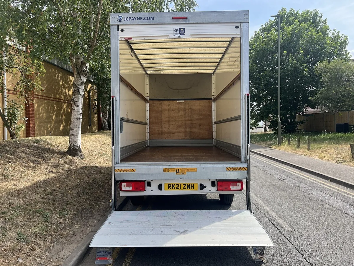 2021 Volkswagen Crafter Luton Box Van - Image 2
