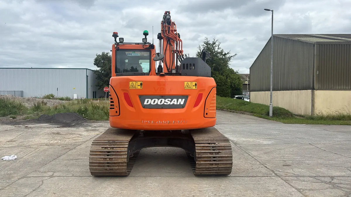 2018 Doosan DX140LCR-5 - 14 Ton Excavator - Image 3