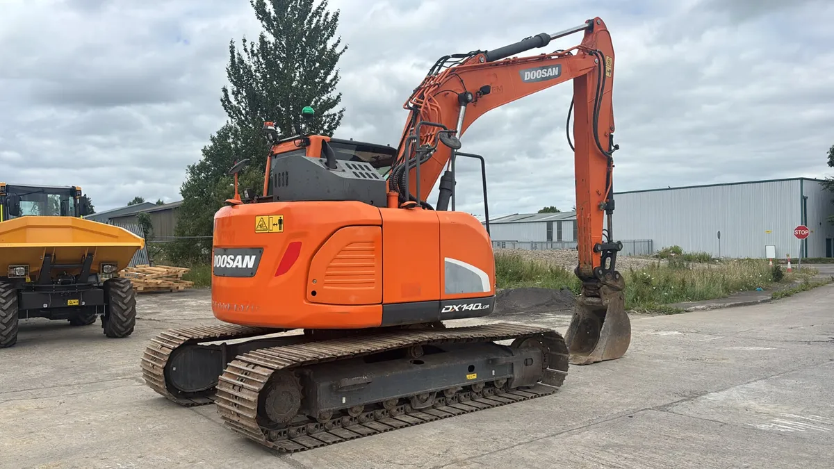 2018 Doosan DX140LCR-5 - 14 Ton Excavator - Image 2