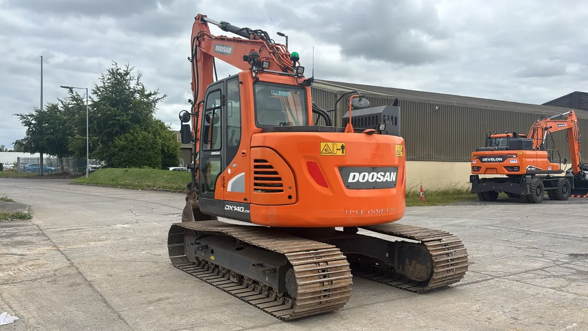 2018 Doosan DX140LCR-5 - 14 Ton Excavator - Image 4