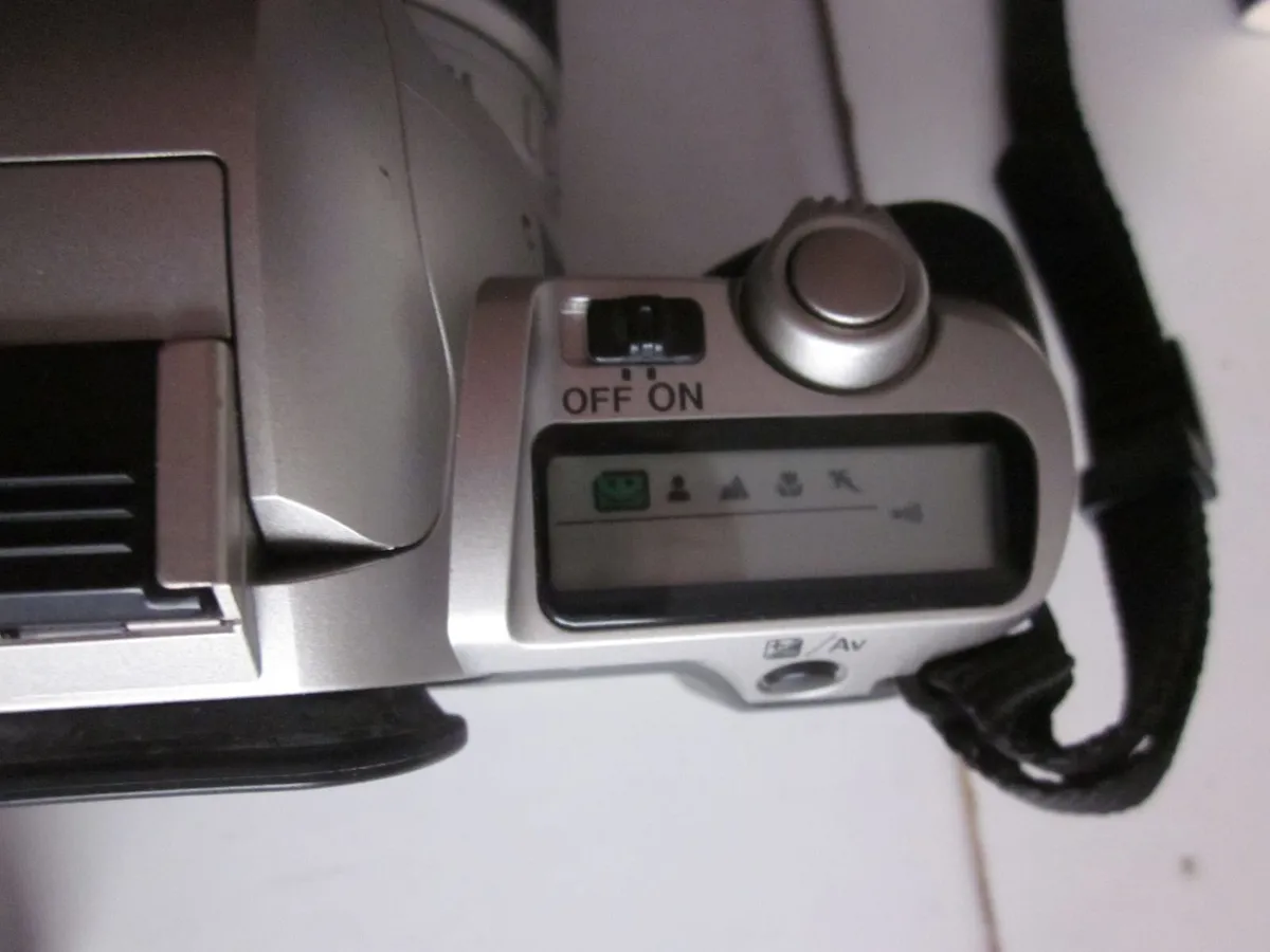 Pentax MZ-50 35mm SLR Film Camera/Lens - Image 4