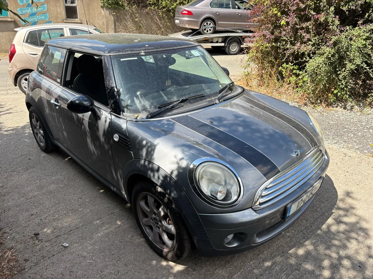 2010 Mini Cooper - Image 2