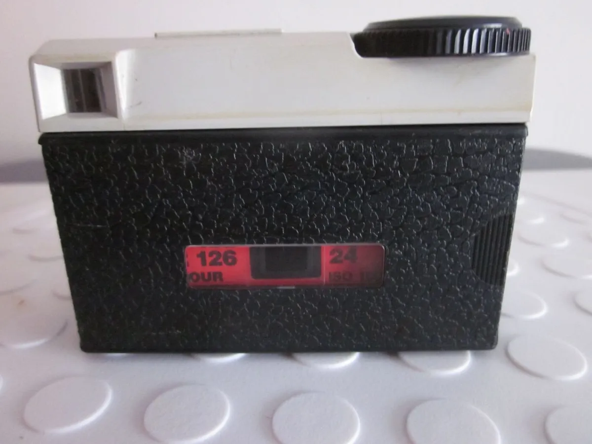 Kodak Instamatic 25 vintage 126 film Camera Winds& - Image 3