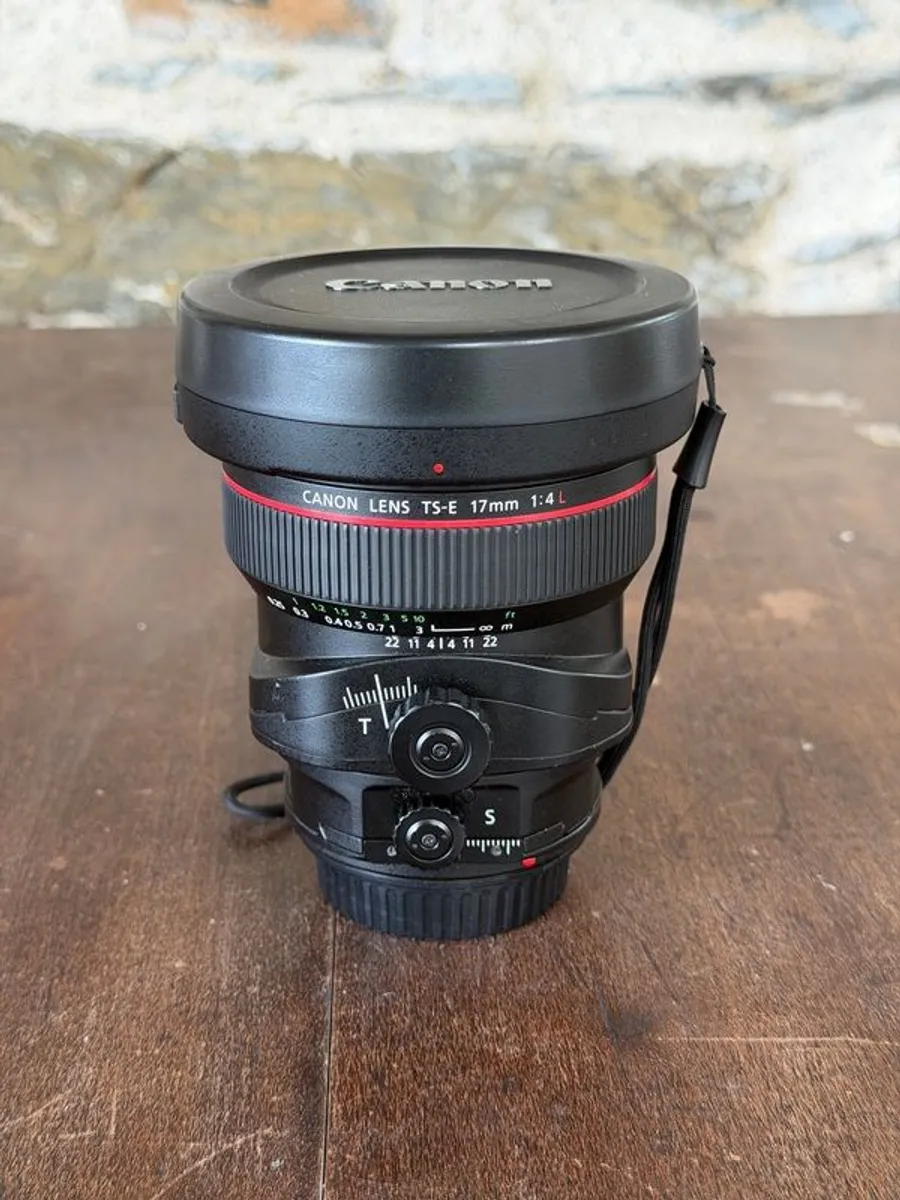 Canon 17mm f4 L Tilt shift lens
