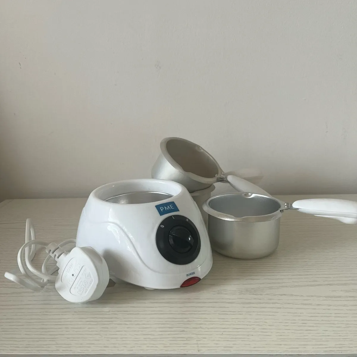 Electric Chocolate Melting Pot and Mould - Image 3
